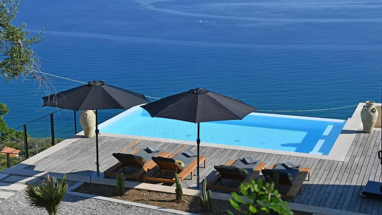 Villa Luna 8, Emma Villas location